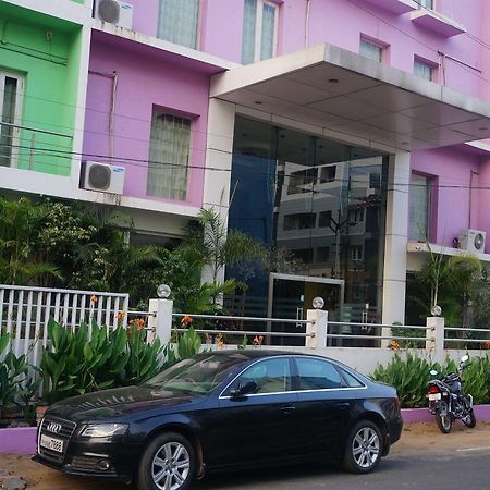 Lotels Hotel Ченай Екстериор снимка
