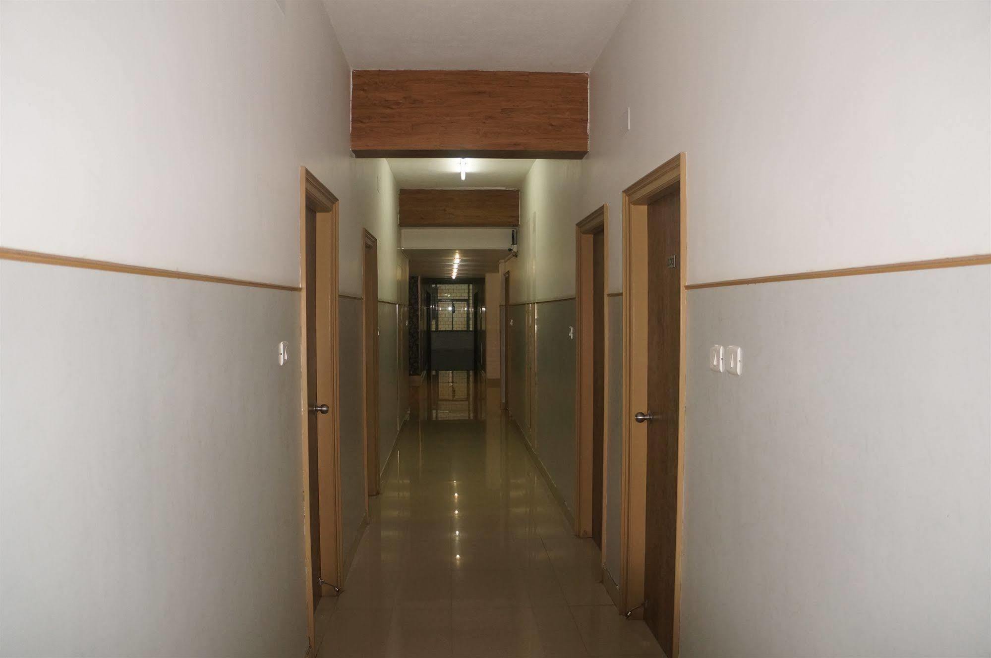 Lotels Hotel Ченай Екстериор снимка