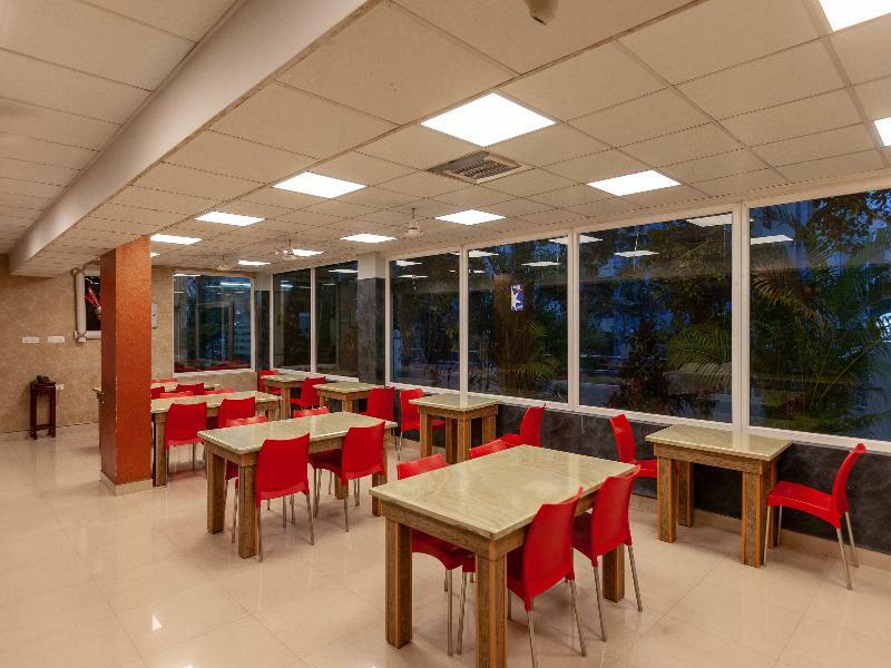 Lotels Hotel Ченай Екстериор снимка