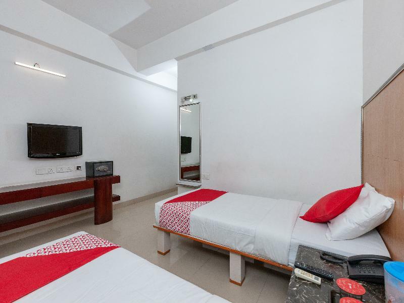 Lotels Hotel Ченай Екстериор снимка