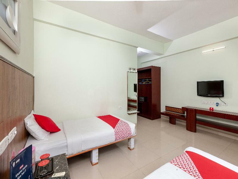 Lotels Hotel Ченай Екстериор снимка